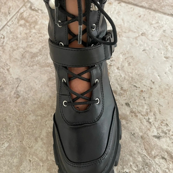 Forever 21 Buckle Chunky Platform Faux Leather lace up Booties size 6.5 - Picture 7 of 16